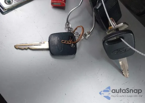 2000 Ford Explorer Xlt from USA, damaged, VIN 1FMZU73E8YZB69990